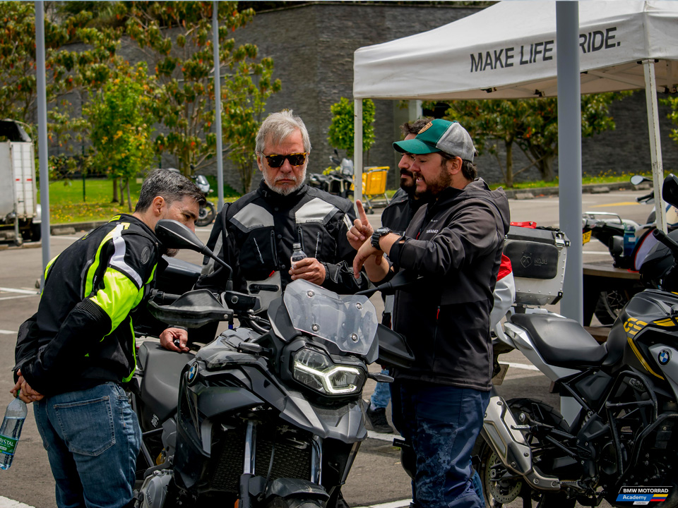 Recorriendo la Emoción en Dos Ruedas: Un Vistazo al BMW Motorrad Academy On Road