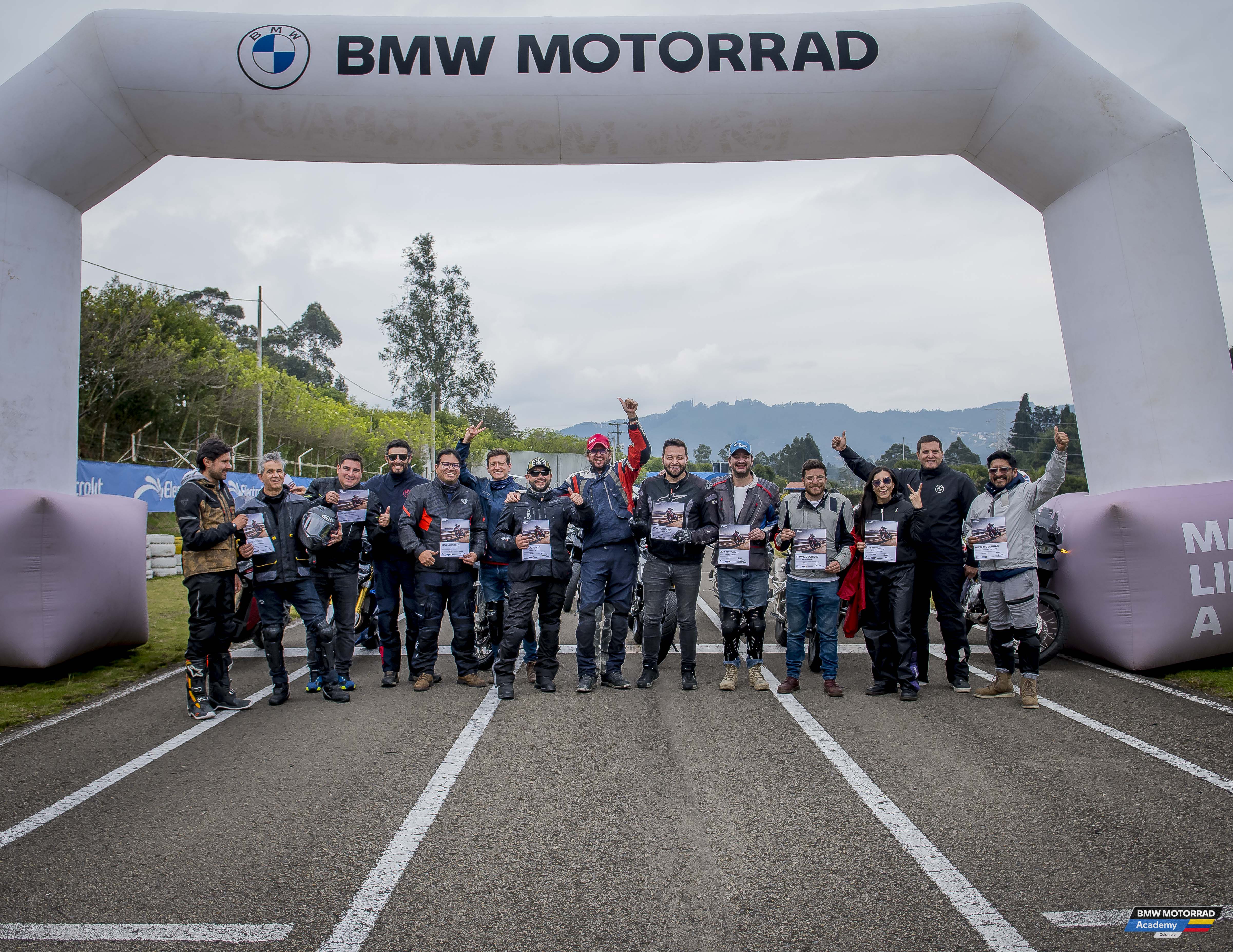 BMW MOTORRAD ACADEMY ON-ROAD Abril ¡Revive la pasión vivida de nuestros Riders!